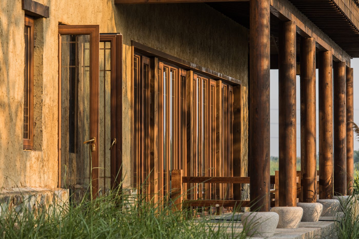 Commercial project with timber-fin facade